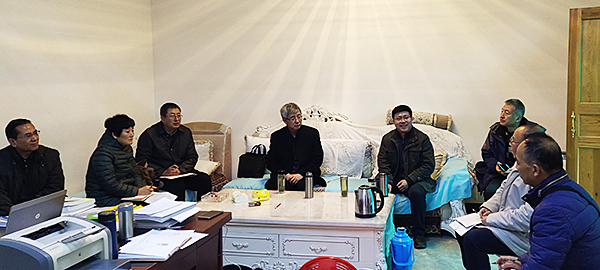 召开12月份脱贫攻坚帮扶事情推进聚会.jpg
